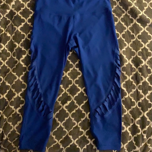 90 Degrees By Reflex High Waist Capris Leggings - Picture 3 of 4